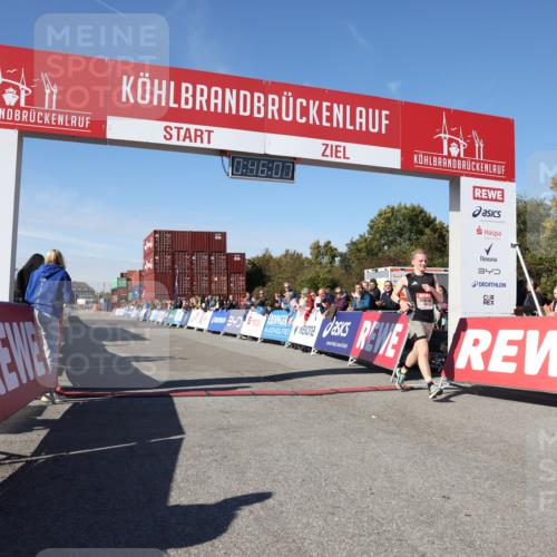 03.10.2025 - Köhlbrandbrückenlauf Lena Gebhardt http://msf.ph/oto/9036363 03.10.2025 12:46:07 Ziel 4004 meine-sportfotos.de