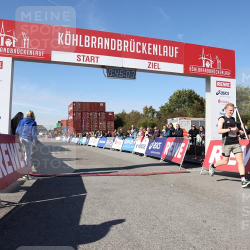 03.10.2025 - Köhlbrandbrückenlauf Lena Gebhardt http://msf.ph/oto/9036372 03.10.2025 12:46:08 Ziel 4004 meine-sportfotos.de