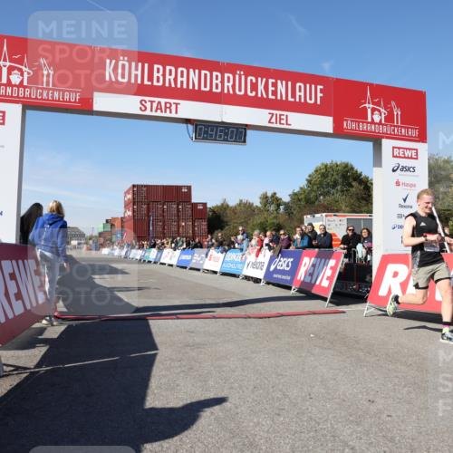 03.10.2025 - Köhlbrandbrückenlauf Lena Gebhardt http://msf.ph/oto/9036375 03.10.2025 12:46:08 Ziel 4004 meine-sportfotos.de