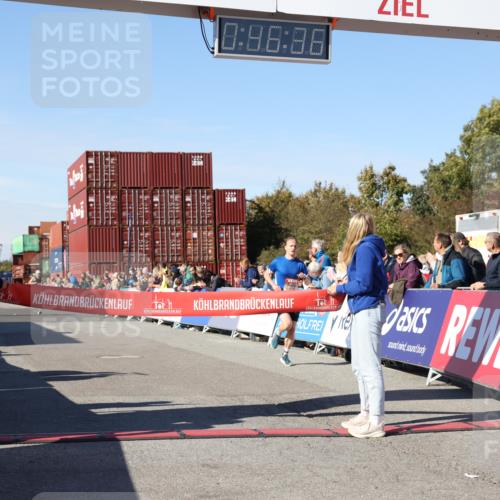 03.10.2025 - Köhlbrandbrückenlauf Lena Gebhardt http://msf.ph/oto/9036379 03.10.2025 12:46:37 Ziel 4027, 4033 meine-sportfotos.de