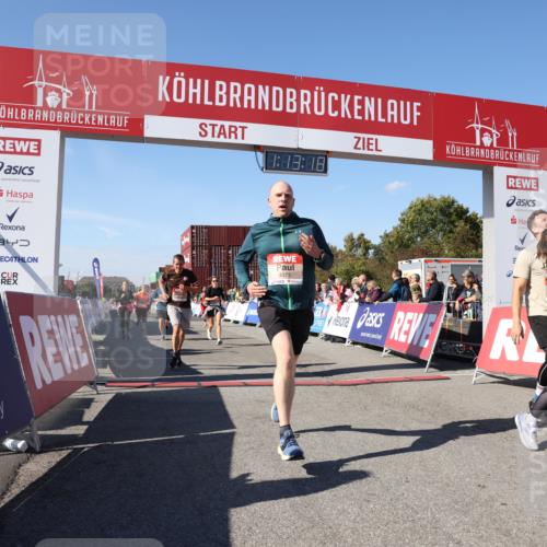 03.10.2025 - Köhlbrandbrückenlauf Lena Gebhardt http://msf.ph/oto/9036380 03.10.2025 13:13:19 Ziel 4191, 4193, 4223, 4373, 4383, 4463, 4513, 4583, 4853, 5025, 5034, 5204, 5261, 5358, 5678, 5852, 6725, 6788, 6789, 6818 meine-sportfotos.de