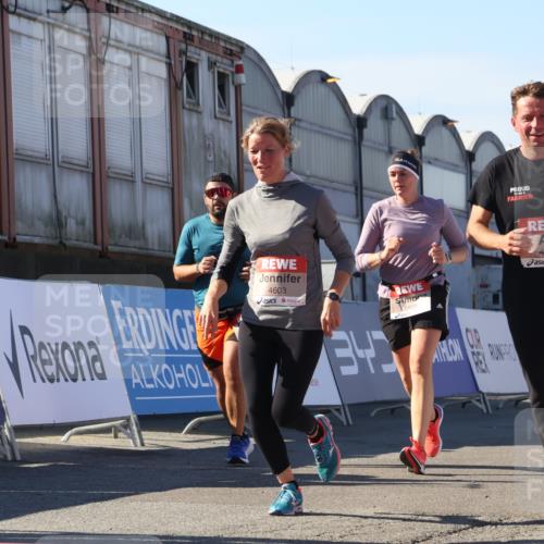03.10.2025 - Köhlbrandbrückenlauf Luisa Fischer http://msf.ph/oto/9036381 03.10.2025 13:22:50 Ziel 4602, 4603, 5046, 5924, 5925, 6107, 6261 meine-sportfotos.de