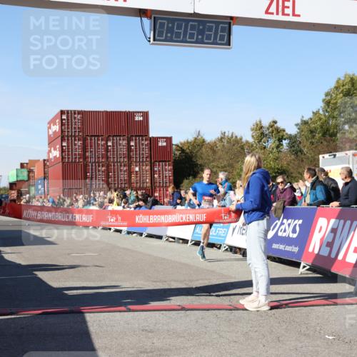 03.10.2025 - Köhlbrandbrückenlauf Lena Gebhardt http://msf.ph/oto/9036383 03.10.2025 12:46:37 Ziel 4027, 4033 meine-sportfotos.de