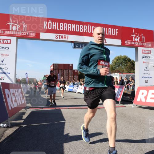 03.10.2025 - Köhlbrandbrückenlauf Lena Gebhardt http://msf.ph/oto/9036384 03.10.2025 13:13:19 Ziel 4191, 4193, 4223, 4373, 4383, 4463, 4513, 4583, 4853, 5025, 5034, 5204, 5261, 5358, 5678, 5852, 6725, 6788, 6789, 6818 meine-sportfotos.de
