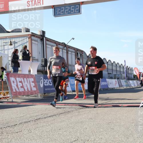 03.10.2025 - Köhlbrandbrückenlauf Luisa Fischer http://msf.ph/oto/9036391 03.10.2025 13:22:51 Ziel 4602, 4603, 5046, 5924, 5925, 6027, 6107, 6261 meine-sportfotos.de