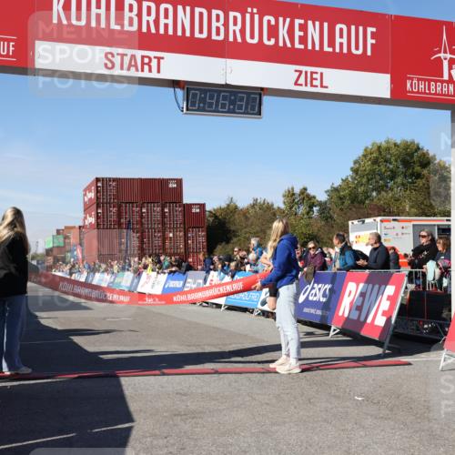 03.10.2025 - Köhlbrandbrückenlauf Lena Gebhardt http://msf.ph/oto/9036394 03.10.2025 12:46:37 Ziel 4027, 4033 meine-sportfotos.de