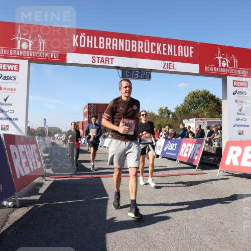 03.10.2025 - Köhlbrandbrückenlauf Lena Gebhardt http://msf.ph/oto/9036403 03.10.2025 13:13:21 Ziel 4191, 4223, 4373, 4383, 4463, 4513, 4583, 4853, 5025, 5034, 5204, 5261, 5358, 5678, 5852, 6725, 6788, 6789, 6818 meine-sportfotos.de