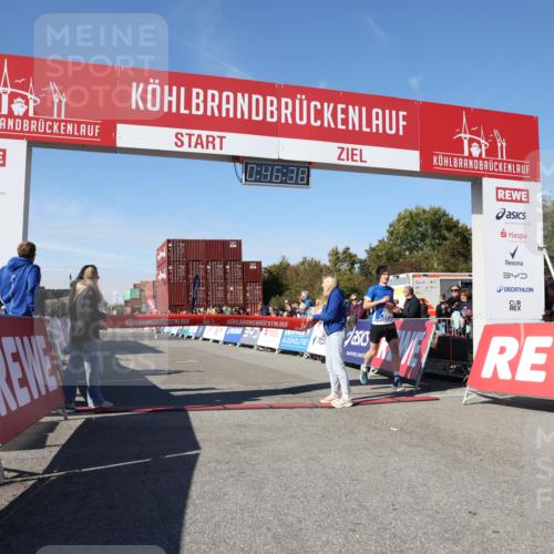 03.10.2025 - Köhlbrandbrückenlauf Lena Gebhardt http://msf.ph/oto/9036404 03.10.2025 12:46:38 Ziel 4027, 4033 meine-sportfotos.de