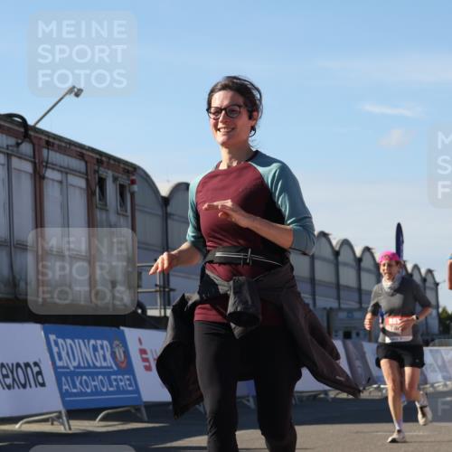 03.10.2025 - Köhlbrandbrückenlauf Luisa Fischer http://msf.ph/oto/9036412 03.10.2025 13:22:54 Ziel 4602, 4603, 5046, 5189, 5812, 5924, 5925, 6027 meine-sportfotos.de