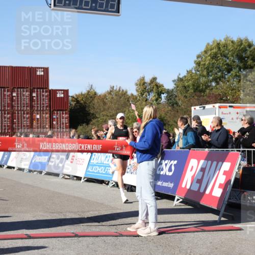 03.10.2025 - Köhlbrandbrückenlauf Lena Gebhardt http://msf.ph/oto/9036418 03.10.2025 12:46:43 Ziel 4027, 4033, 6740 meine-sportfotos.de