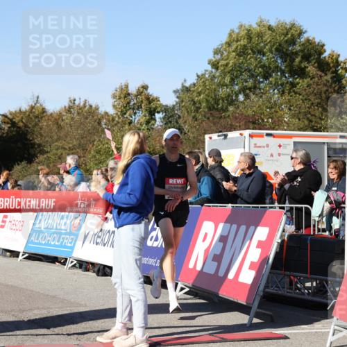 03.10.2025 - Köhlbrandbrückenlauf Lena Gebhardt http://msf.ph/oto/9036421 03.10.2025 12:46:44 Ziel 4027, 4033, 6740 meine-sportfotos.de
