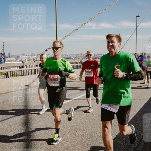 03.10.2025 - Köhlbrandbrückenlauf Michael Burmester http://msf.ph/oto/9036423 03.10.2025 12:29:12 Position 1 6623, 6177, 5383 meine-sportfotos.de