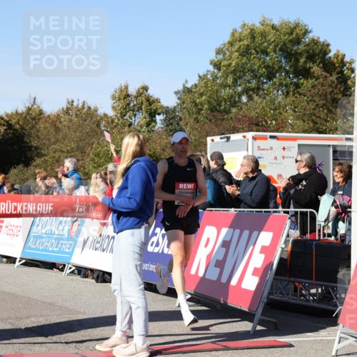03.10.2025 - Köhlbrandbrückenlauf Lena Gebhardt http://msf.ph/oto/9036427 03.10.2025 12:46:44 Ziel 4027, 4033, 6740 meine-sportfotos.de