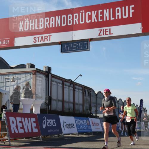 03.10.2025 - Köhlbrandbrückenlauf Luisa Fischer http://msf.ph/oto/9036432 03.10.2025 13:22:56 Ziel 4602, 4603, 5046, 5189, 5812, 5924, 5925, 6027 meine-sportfotos.de