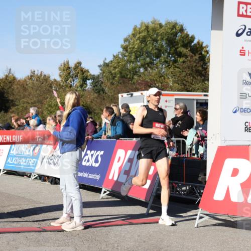 03.10.2025 - Köhlbrandbrückenlauf Lena Gebhardt http://msf.ph/oto/9036433 03.10.2025 12:46:44 Ziel 4027, 4033, 6740 meine-sportfotos.de
