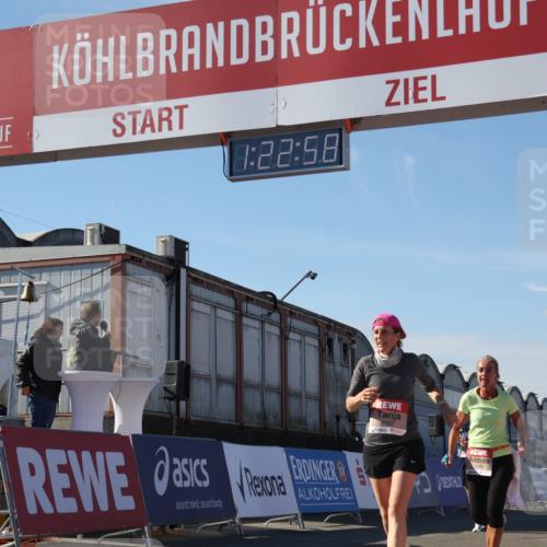 03.10.2025 - Köhlbrandbrückenlauf Luisa Fischer http://msf.ph/oto/9036435 03.10.2025 13:22:57 Ziel 4602, 4603, 5046, 5189, 5812, 5924, 5925, 6027 meine-sportfotos.de