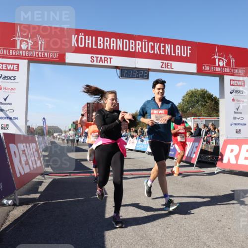 03.10.2025 - Köhlbrandbrückenlauf Lena Gebhardt http://msf.ph/oto/9036436 03.10.2025 13:13:22 Ziel 4191, 4223, 4324, 4373, 4383, 4448, 4463, 4513, 4583, 4853, 5025, 5034, 5204, 5261, 5358, 5678, 5852, 6788, 6789, 6818 meine-sportfotos.de