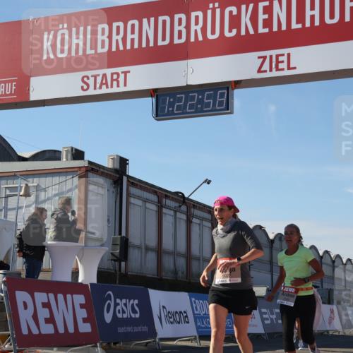03.10.2025 - Köhlbrandbrückenlauf Luisa Fischer http://msf.ph/oto/9036440 03.10.2025 13:22:57 Ziel 4602, 4603, 5046, 5189, 5812, 5924, 5925, 6027 meine-sportfotos.de