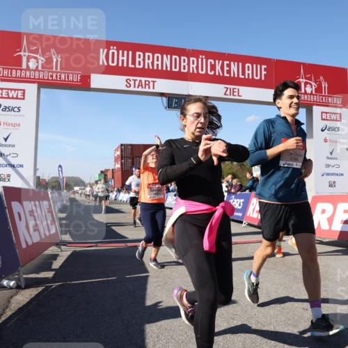 03.10.2025 - Köhlbrandbrückenlauf Lena Gebhardt http://msf.ph/oto/9036441 03.10.2025 13:13:23 Ziel 4191, 4223, 4324, 4373, 4383, 4448, 4463, 4513, 4583, 4853, 5025, 5034, 5204, 5261, 5358, 5852, 6788, 6789, 6818 meine-sportfotos.de