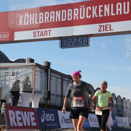 03.10.2025 - Köhlbrandbrückenlauf Luisa Fischer http://msf.ph/oto/9036444 03.10.2025 13:22:57 Ziel 4602, 4603, 5046, 5189, 5812, 5924, 5925, 6027 meine-sportfotos.de