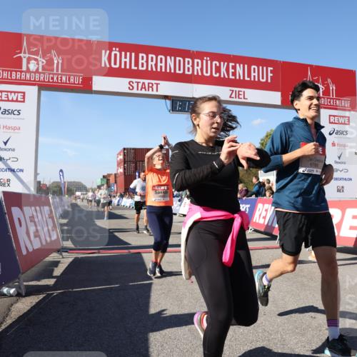 03.10.2025 - Köhlbrandbrückenlauf Lena Gebhardt http://msf.ph/oto/9036446 03.10.2025 13:13:23 Ziel 4191, 4223, 4324, 4373, 4383, 4448, 4463, 4513, 4583, 4853, 5025, 5034, 5204, 5261, 5358, 5852, 6788, 6789, 6818 meine-sportfotos.de