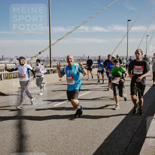 03.10.2025 - Köhlbrandbrückenlauf Michael Burmester http://msf.ph/oto/9036451 03.10.2025 12:29:13 Position 1 5426 meine-sportfotos.de