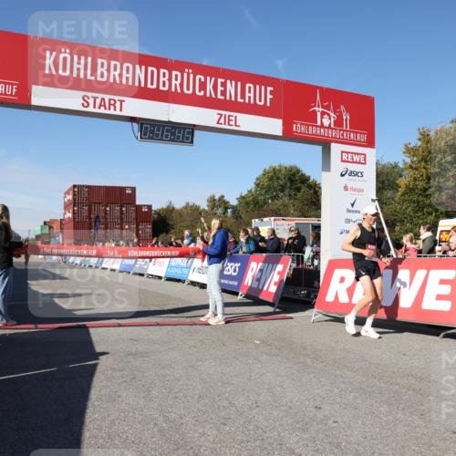 03.10.2025 - Köhlbrandbrückenlauf Lena Gebhardt http://msf.ph/oto/9036452 03.10.2025 12:46:45 Ziel 4027, 4033, 6740 meine-sportfotos.de
