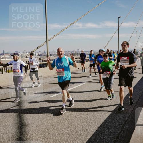 03.10.2025 - Köhlbrandbrückenlauf Michael Burmester http://msf.ph/oto/9036457 03.10.2025 12:29:13 Position 1 6536, 5426 meine-sportfotos.de