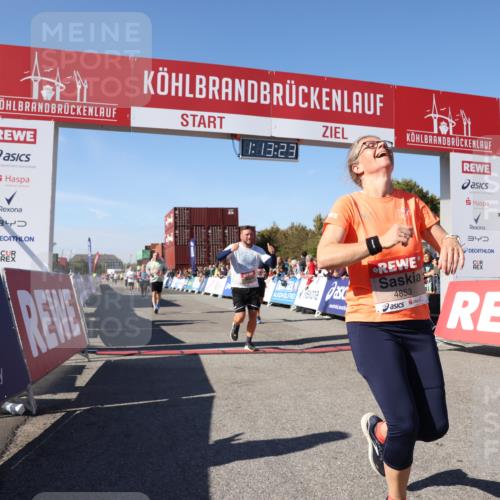 03.10.2025 - Köhlbrandbrückenlauf Lena Gebhardt http://msf.ph/oto/9036459 03.10.2025 13:13:24 Ziel 4191, 4223, 4324, 4373, 4383, 4448, 4463, 4513, 4583, 4853, 5034, 5204, 5261, 5358, 5852, 6788, 6789, 6818 meine-sportfotos.de
