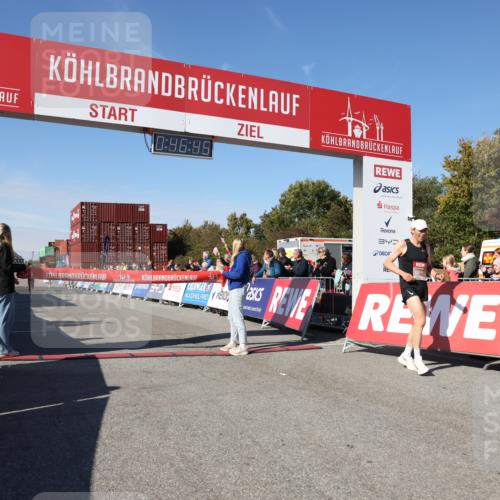 03.10.2025 - Köhlbrandbrückenlauf Lena Gebhardt http://msf.ph/oto/9036461 03.10.2025 12:46:45 Ziel 4027, 4033, 6740 meine-sportfotos.de