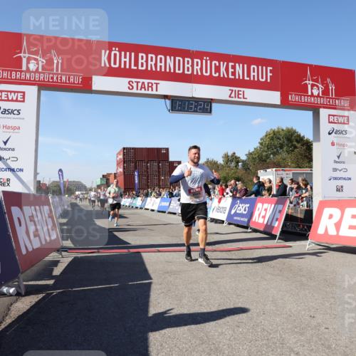 03.10.2025 - Köhlbrandbrückenlauf Lena Gebhardt http://msf.ph/oto/9036462 03.10.2025 13:13:24 Ziel 4191, 4223, 4324, 4373, 4383, 4448, 4463, 4513, 4583, 4853, 5034, 5204, 5261, 5358, 5852, 6788, 6789, 6818 meine-sportfotos.de