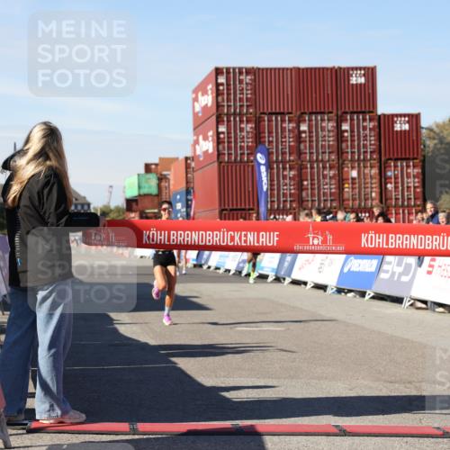 03.10.2025 - Köhlbrandbrückenlauf Lena Gebhardt http://msf.ph/oto/9036466 03.10.2025 12:46:48 Ziel 4027, 6483, 6516, 6740 meine-sportfotos.de