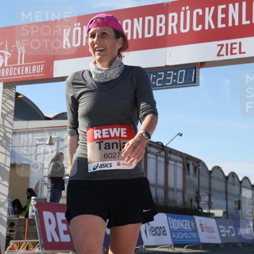 03.10.2025 - Köhlbrandbrückenlauf Luisa Fischer http://msf.ph/oto/9036475 03.10.2025 13:23:00 Ziel 4350, 4602, 4603, 4964, 4987, 5046, 5189, 5812, 5924, 5925, 6027, 6070 meine-sportfotos.de