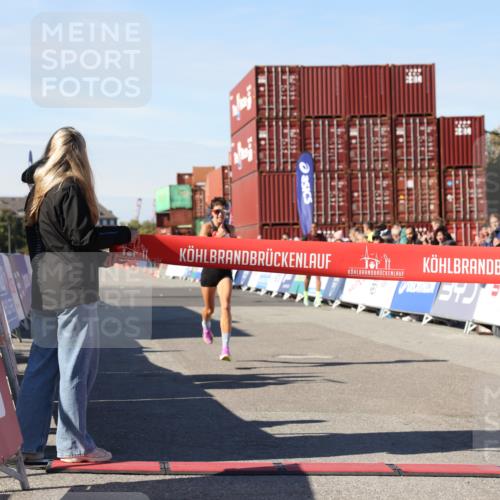 03.10.2025 - Köhlbrandbrückenlauf Lena Gebhardt http://msf.ph/oto/9036476 03.10.2025 12:46:48 Ziel 4027, 6483, 6516, 6740 meine-sportfotos.de