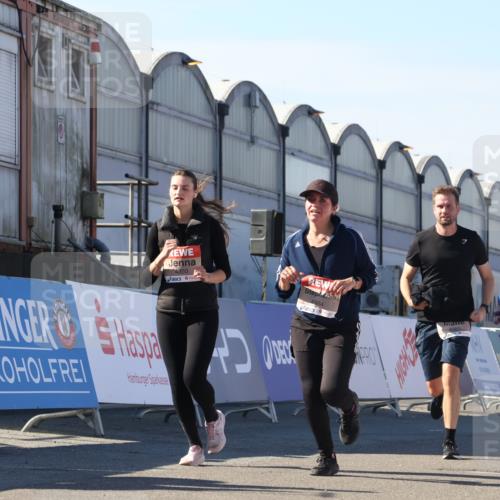 03.10.2025 - Köhlbrandbrückenlauf Luisa Fischer http://msf.ph/oto/9036479 03.10.2025 13:23:01 Ziel 4350, 4602, 4603, 4964, 4987, 5046, 5189, 5812, 5924, 5925, 6027, 6070, 6071 meine-sportfotos.de