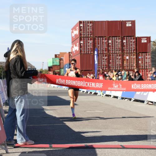 03.10.2025 - Köhlbrandbrückenlauf Lena Gebhardt http://msf.ph/oto/9036481 03.10.2025 12:46:49 Ziel 4027, 6483, 6516, 6740 meine-sportfotos.de