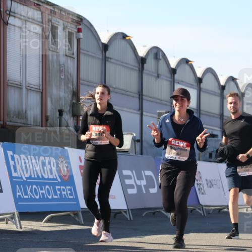 03.10.2025 - Köhlbrandbrückenlauf Luisa Fischer http://msf.ph/oto/9036483 03.10.2025 13:23:01 Ziel 4350, 4602, 4603, 4964, 4987, 5046, 5189, 5812, 5924, 5925, 6027, 6070, 6071 meine-sportfotos.de