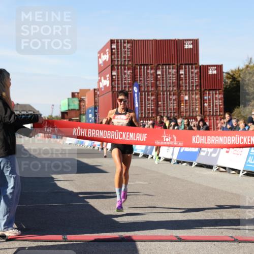 03.10.2025 - Köhlbrandbrückenlauf Lena Gebhardt http://msf.ph/oto/9036492 03.10.2025 12:46:49 Ziel 4027, 6483, 6516, 6740 meine-sportfotos.de