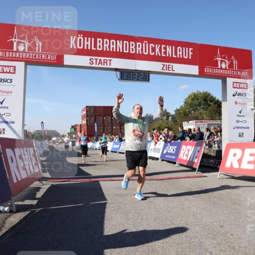 03.10.2025 - Köhlbrandbrückenlauf Lena Gebhardt http://msf.ph/oto/9036500 03.10.2025 13:13:27 Ziel 4065, 4223, 4324, 4373, 4383, 4448, 4580, 4583, 4853, 5034, 5147, 5261, 5358, 6788, 6789 meine-sportfotos.de