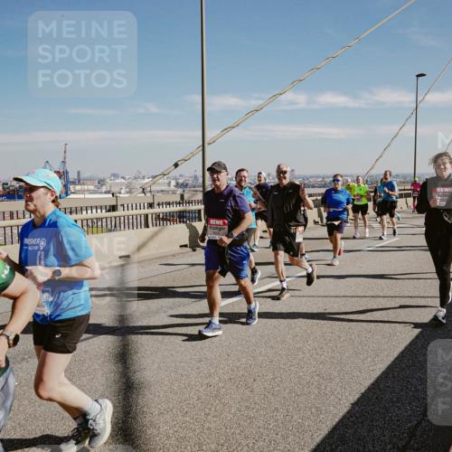 03.10.2025 - Köhlbrandbrückenlauf Michael Burmester http://msf.ph/oto/9036506 03.10.2025 12:29:15 Position 1 6626, 42, 2 meine-sportfotos.de