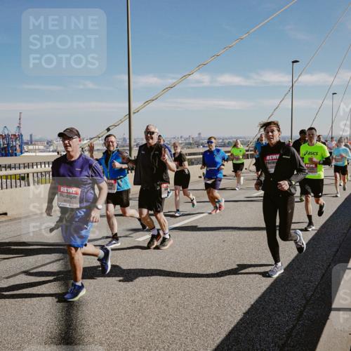 03.10.2025 - Köhlbrandbrückenlauf Michael Burmester http://msf.ph/oto/9036514 03.10.2025 12:29:15 Position 1 6035 meine-sportfotos.de