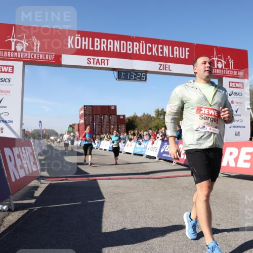 03.10.2025 - Köhlbrandbrückenlauf Lena Gebhardt http://msf.ph/oto/9036518 03.10.2025 13:13:28 Ziel 4065, 4223, 4324, 4383, 4448, 4580, 4583, 4853, 5034, 5147, 5261, 5358, 6788, 6789 meine-sportfotos.de