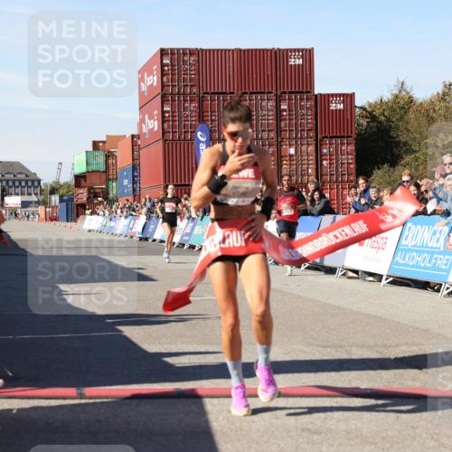 03.10.2025 - Köhlbrandbrückenlauf Lena Gebhardt http://msf.ph/oto/9036520 03.10.2025 12:46:50 Ziel 4027, 6483, 6516, 6740 meine-sportfotos.de
