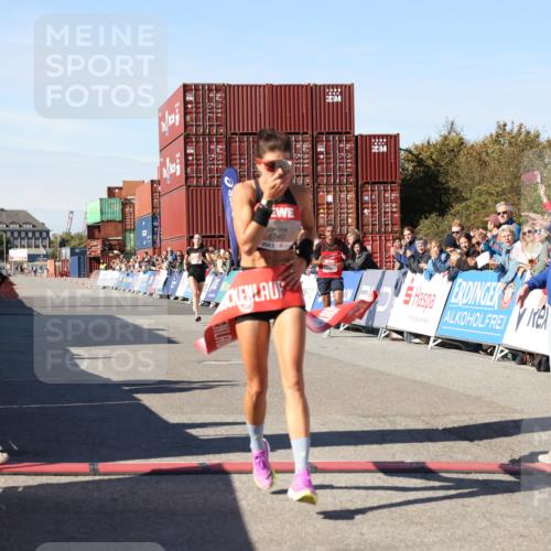03.10.2025 - Köhlbrandbrückenlauf Lena Gebhardt http://msf.ph/oto/9036531 03.10.2025 12:46:50 Ziel 4027, 6483, 6516, 6740 meine-sportfotos.de
