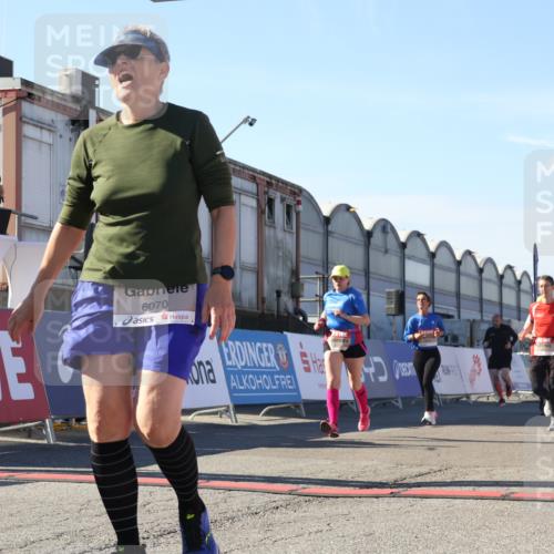 03.10.2025 - Köhlbrandbrückenlauf Luisa Fischer http://msf.ph/oto/9036532 03.10.2025 13:23:05 Ziel 4350, 4904, 4905, 4964, 4987, 5046, 5189, 5573, 5712, 5716, 5812, 6027, 6070, 6071 meine-sportfotos.de