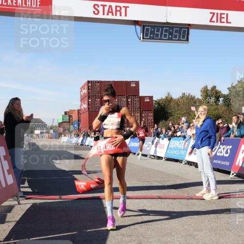 03.10.2025 - Köhlbrandbrückenlauf Lena Gebhardt http://msf.ph/oto/9036533 03.10.2025 12:46:51 Ziel 4027, 6483, 6516, 6740 meine-sportfotos.de