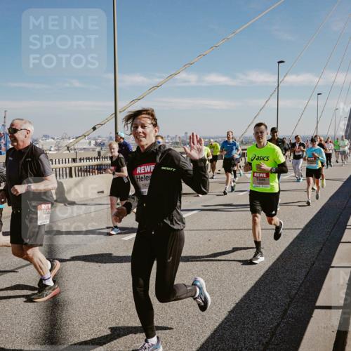03.10.2025 - Köhlbrandbrückenlauf Michael Burmester http://msf.ph/oto/9036537 03.10.2025 12:29:16 Position 1 5939, 579 meine-sportfotos.de