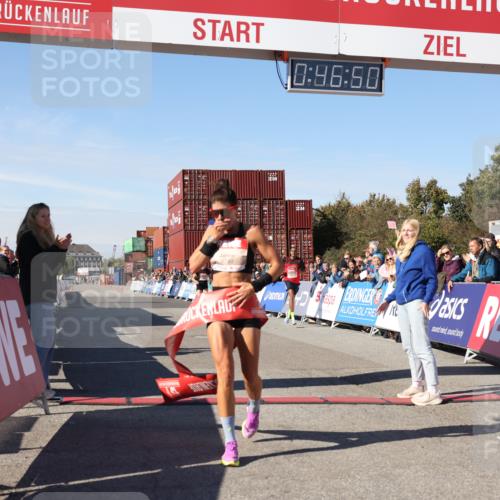 03.10.2025 - Köhlbrandbrückenlauf Lena Gebhardt http://msf.ph/oto/9036539 03.10.2025 12:46:51 Ziel 4027, 6483, 6516, 6740 meine-sportfotos.de