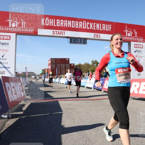 03.10.2025 - Köhlbrandbrückenlauf Lena Gebhardt http://msf.ph/oto/9036554 03.10.2025 13:13:31 Ziel 4065, 4324, 4383, 4448, 4580, 4595, 4853, 5034, 5147, 5261, 5358 meine-sportfotos.de
