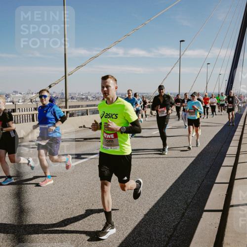 03.10.2025 - Köhlbrandbrückenlauf Michael Burmester http://msf.ph/oto/9036558 03.10.2025 12:29:17 Position 1 5229 meine-sportfotos.de